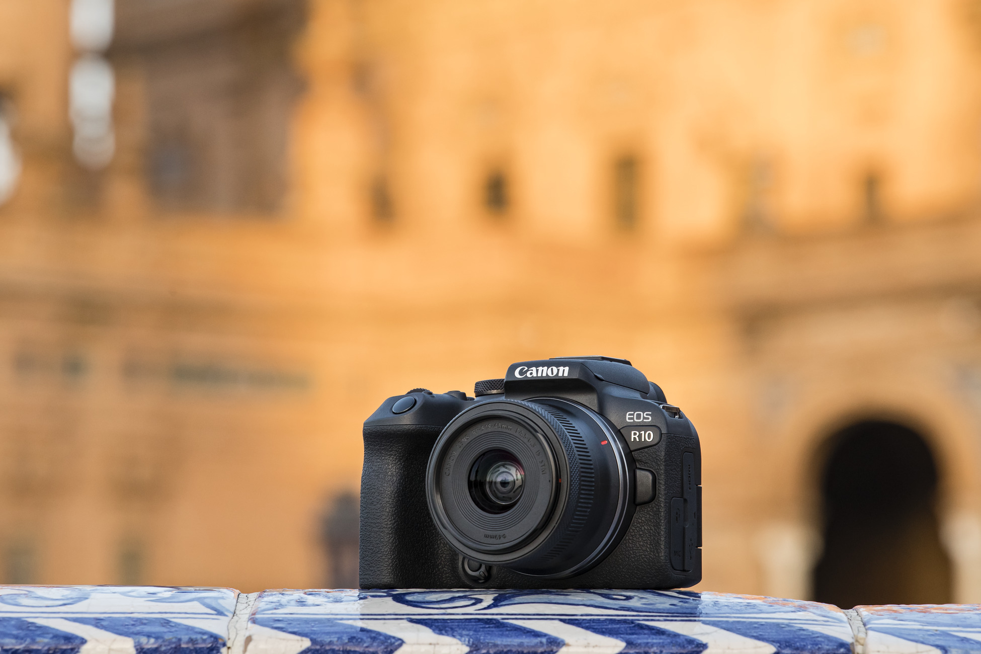 CANON EOS R10 + RF-S 18-150/3,5-6,3 IS STM
