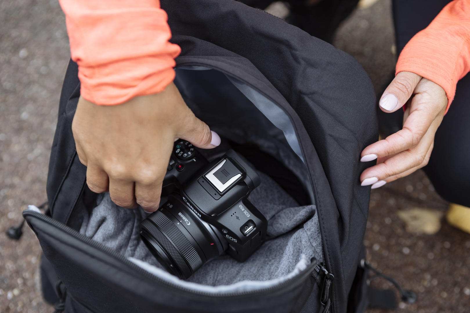 CANON EOS R50 BLACK + RF-S 18-45 IS STM