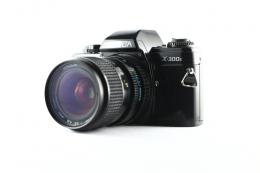 MINOLTA X-300S + OB. 28-70 F/3.5-4.8 MD MACRO