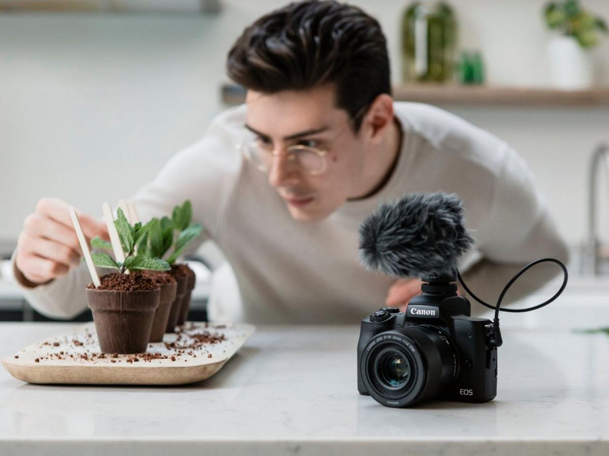 Canon M50 Mirrorless Compact camera